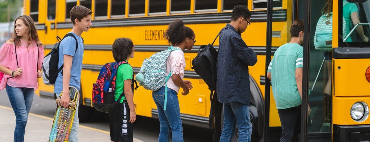 kids entering bus