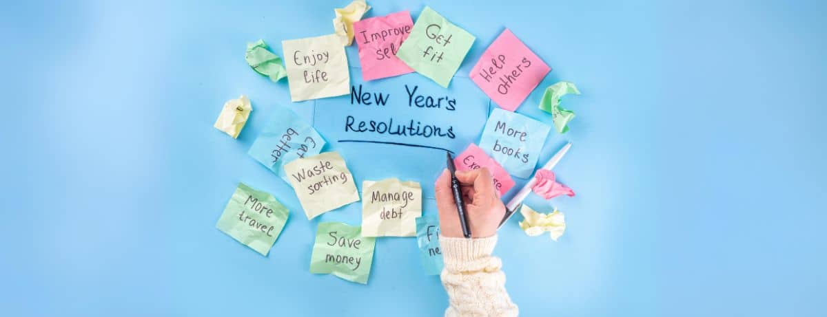 post it notes with new year's resolutions